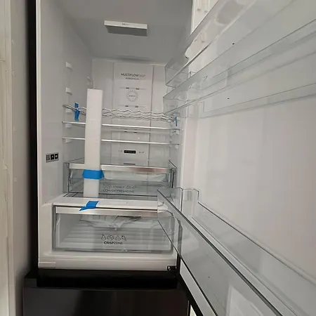 Newly Renovated 1 Bedroom Flat In *