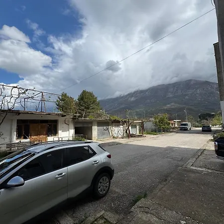 Newly Renovated 1 Bedroom Flat In *