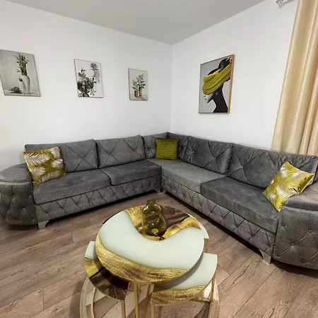 Apartman Newly Renovated 1 Bedroom Flat In