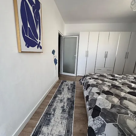 Newly Renovated 1 Bedroom Flat In